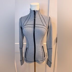 Lululemon size 4 zip up